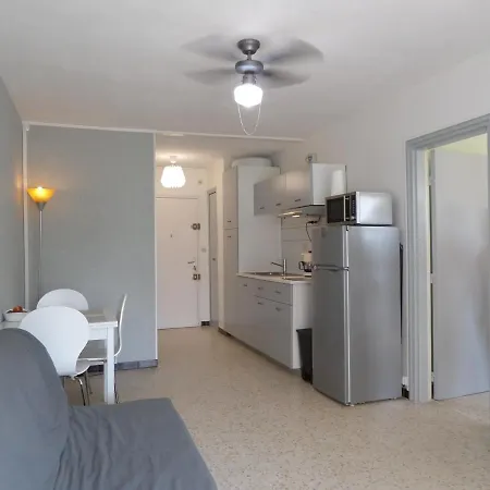 2 Pieces Renove Proche Avec Loggia Vitree, Tv, Local Velos Et Parking - Fr-1-715-66 Apartman *